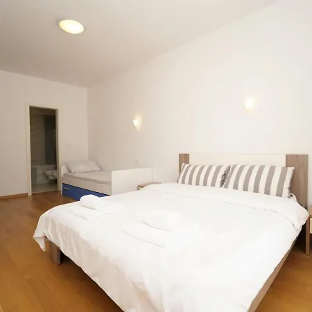 Apartman Adriatica شقة